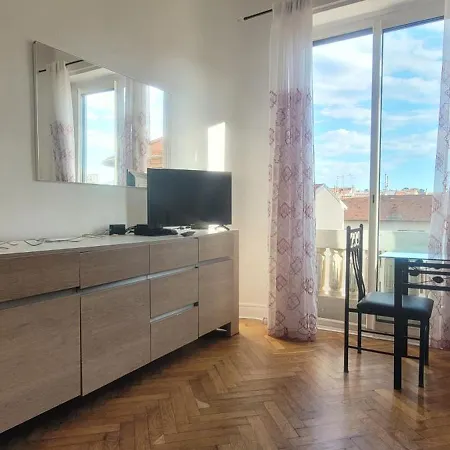 Apartment Centre, *